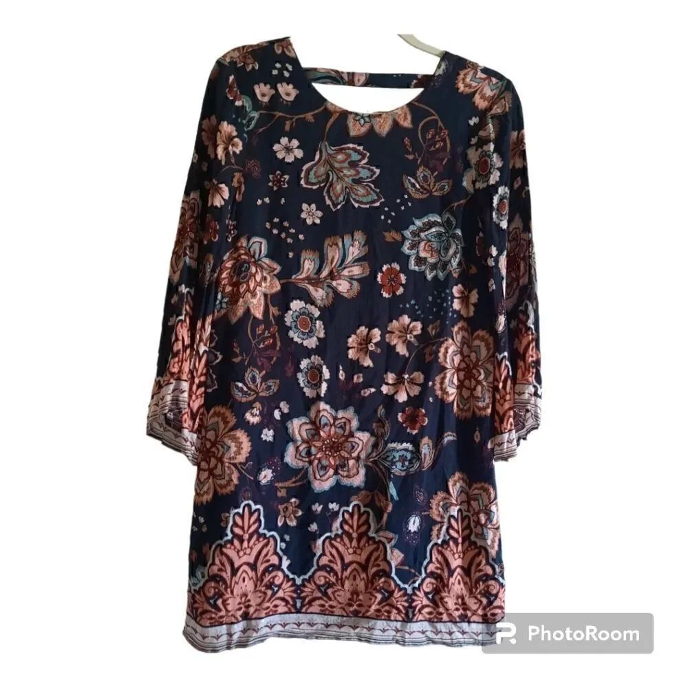 Ecote Gineva Floral Navy Shift Dress